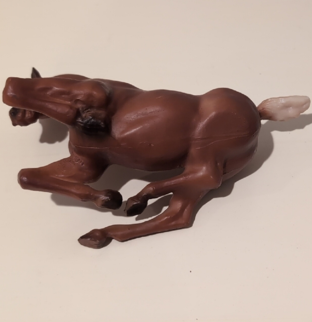 Breyer Chestnut Foal Lying Down - Picture 4 of 7